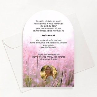 Carte de remerciements funéraire champs de fleurs roses avec photo