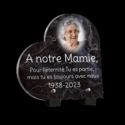 Plaque funéraire avec nom et date